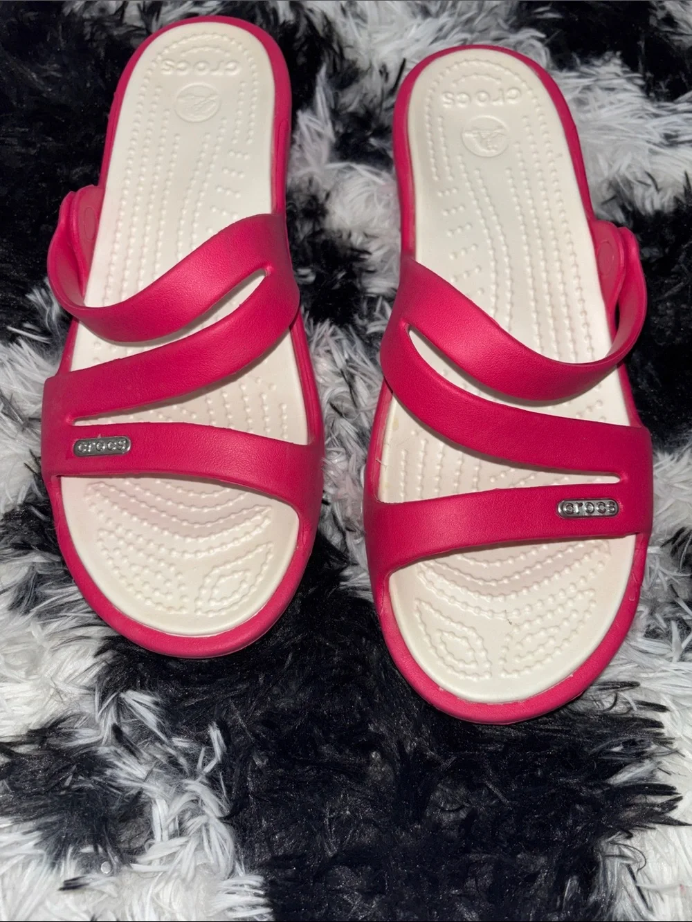 CROCS Women's Hot Pink Triple-Strap Slide Sandals with White Footbed - Picture 4 of 4